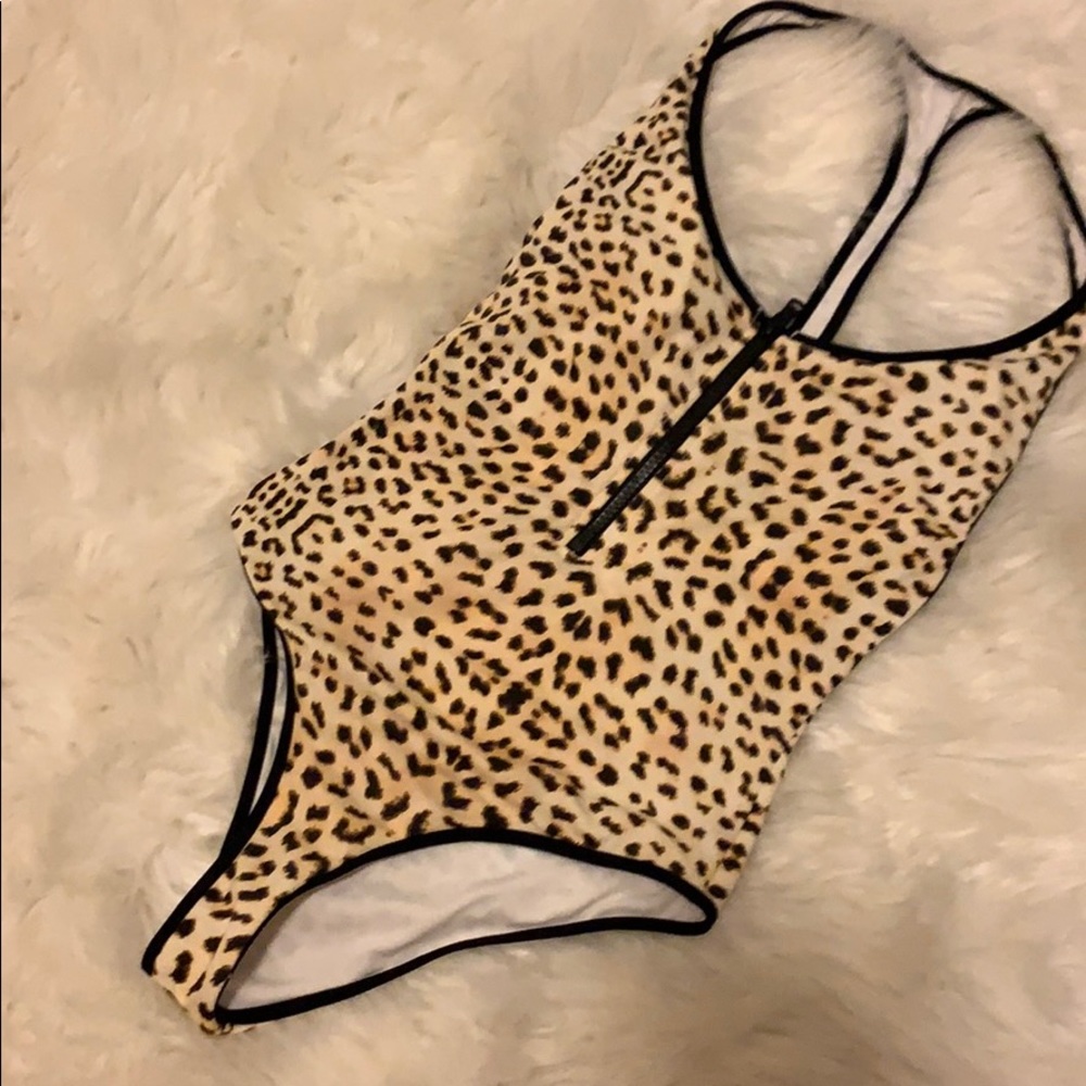 Victoria secret Leopardo bikini only used once